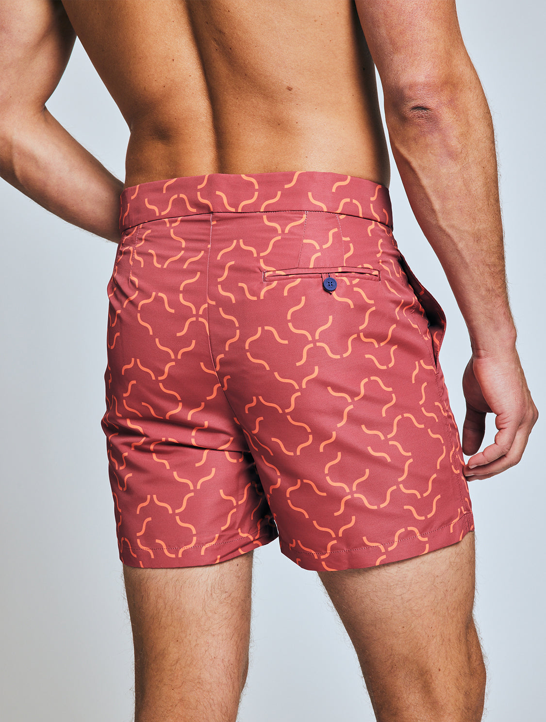 TAILORED SWIM SHORTS LINEAR TILE PRINT